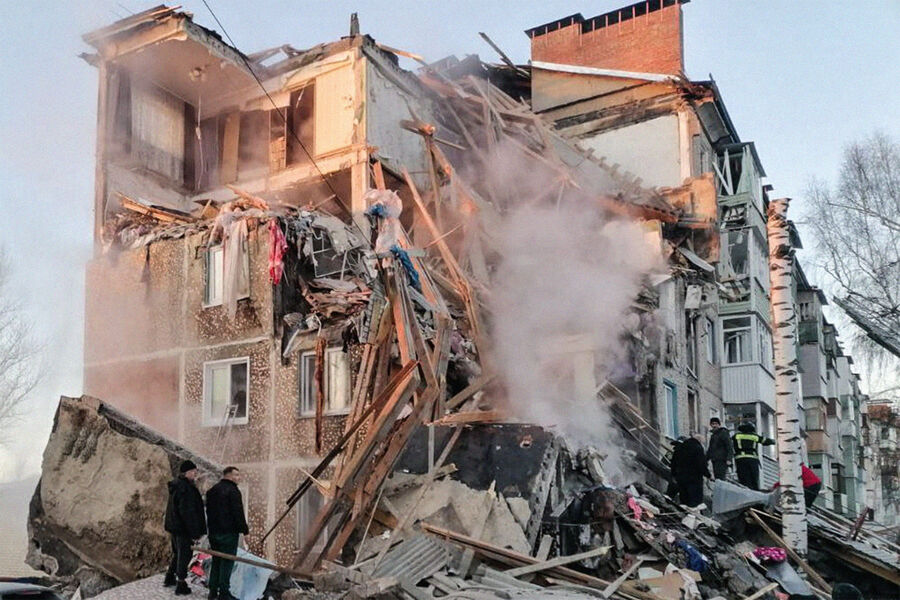 Подъезд жилого пятиэтажного дома, обрушившийся в&nbsp;результате взрыва газа, на&nbsp;улице Химиков, Ефремов, 7&nbsp;февраля 2023&nbsp;года