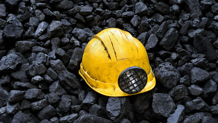 На Кузбассе работников шахты эвакуировали после горного удара