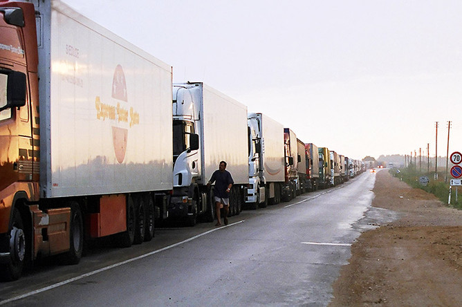 На украинско-российской границе снова появились очереди из грузовых автомобилей