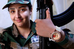 Военнослужащая женского батальона сирийской армии на позиции в районе Дария