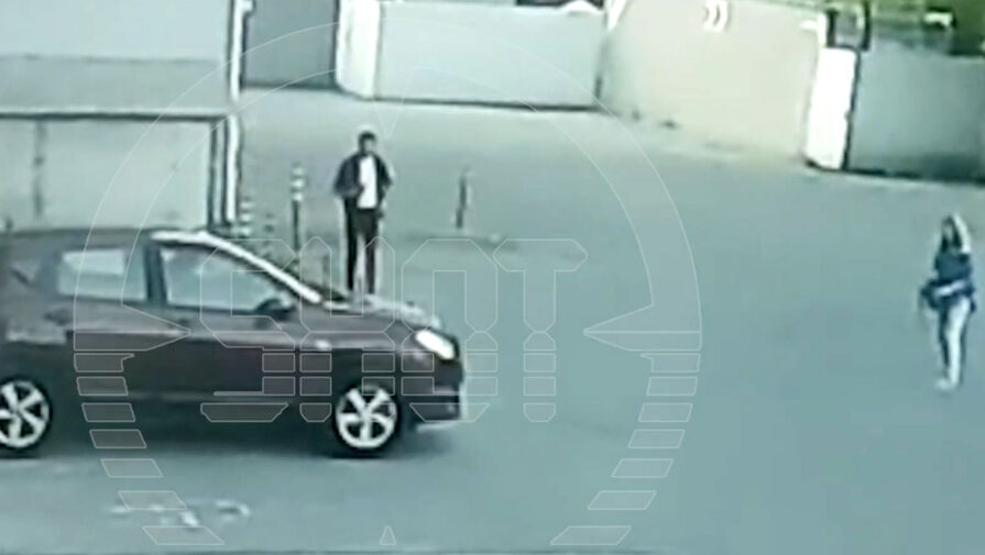 Shot: мужчина приставил нож к горлу женщины, угнал ее автомобиль и тут же попал в ДТП