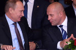 Владимир Путин и Федор Емельяненко на церемонии открытия 37-го чемпионата мира по самбо, 2013 год