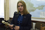 Министр спорта Крыма Елизавета Кожичева в своем кабинете