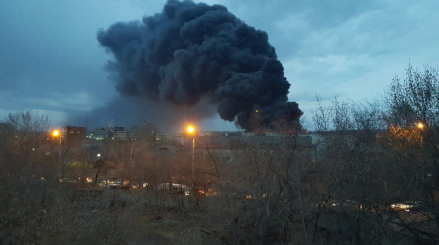 Во время пожара на заводе Красмаш в Красноярске, 26 апреля 2019 года