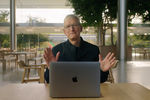 Глава Apple Тим Кук во время презентации новых устройств компании, 10 ноября 2020 года