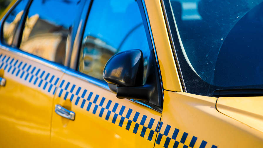 В Москве таксист избил пассажирку