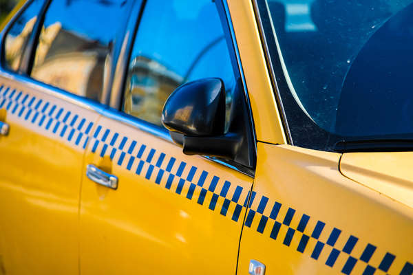 Таксист изнасиловал пьяную пассажирку в Кудрово