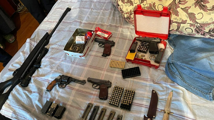 В квартире москвича обнаружили огнестрельное оружие и патроны