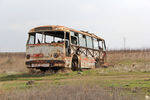 Автобус ЛАЗ-695М врастает в землю у Аштаракской трассы вблизи Еревана