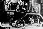 Сцена из спектакля «Великодушный рогоносец» в постановке В. Мейерхольда. Государственный театр имени Всеволода Мейерхольда. Премьера состоялась 25 апреля 1922 года