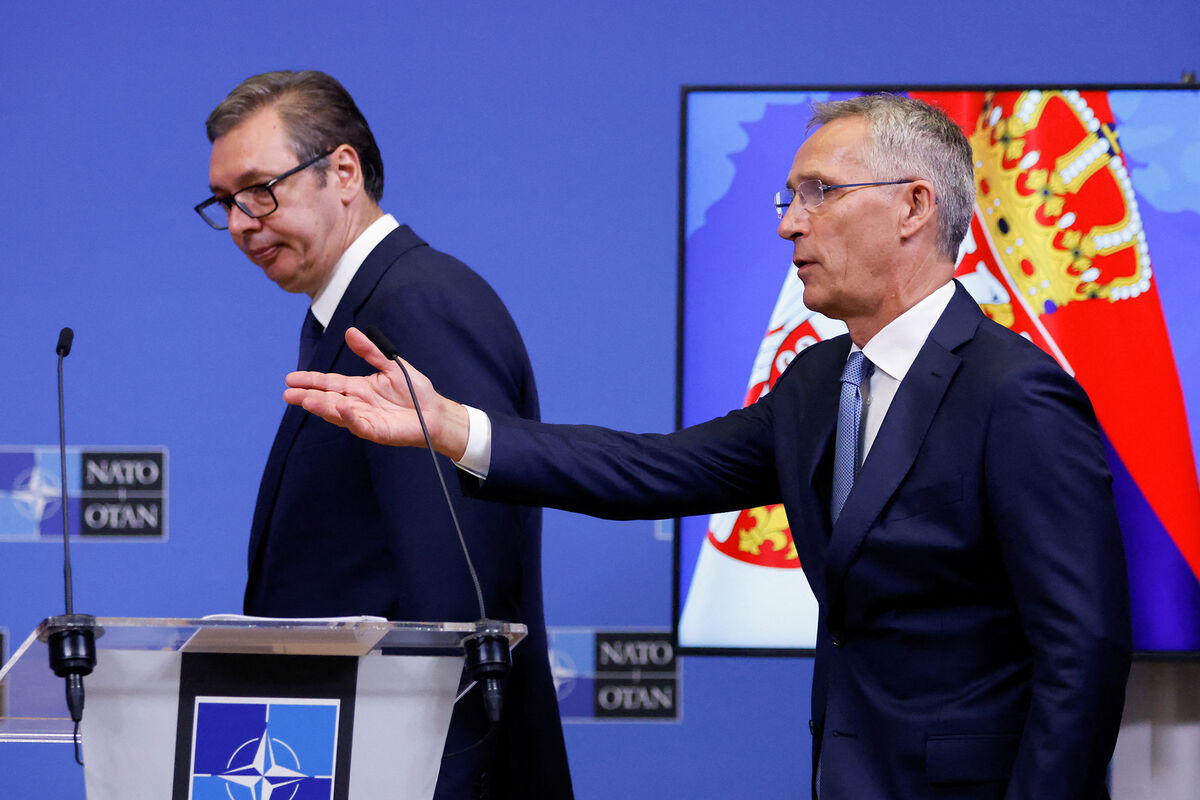 Президент Сербии Александр Вучич и генсек НАТО Йенс Стотенберг