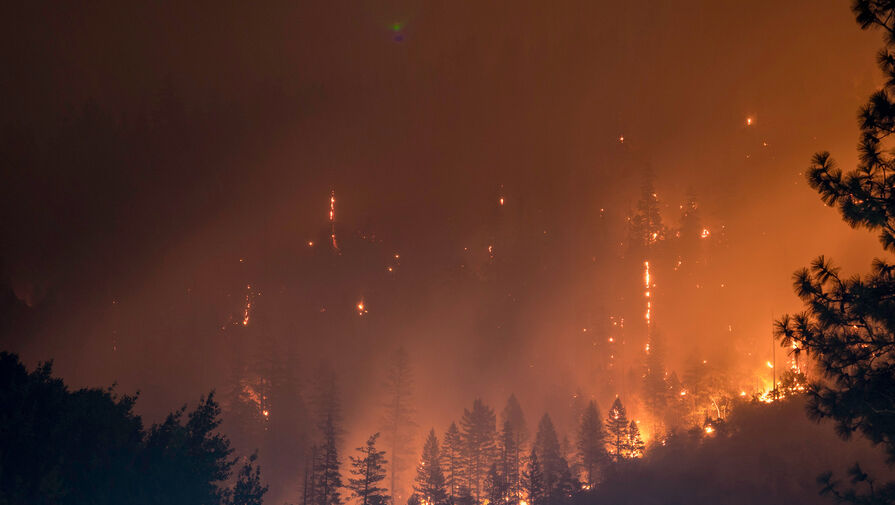 В Бурятии уже два дня бушует лесной пожар