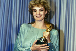 Актриса Джессика Лэнг cо статуэткой премии «Оскар» за лучшую женскую роль второго плана за роль в фильме «Тутси», 1982 год