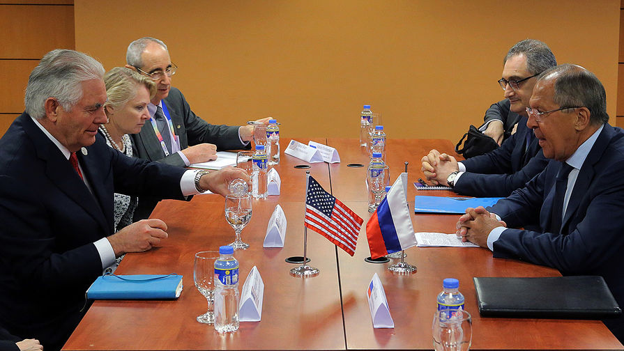 Госсекретарь США Рекс Тиллерсон и министр иностранных дел России Сергей Лавров во время встречи на полях АСЕАН в Маниле, август 2017 года