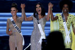 Первые три финалистки конкурса «Мисс Вселенная» во время финала в Лас-Вегасе, 26 ноября 2017 года