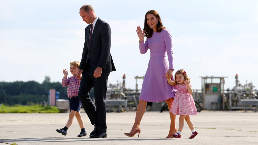 Принц Уильям и герцогиня Кембриджская с детьми, принцем Джорджем и принцессой Шарлоттой, в Гамбурге, июль 2017 года