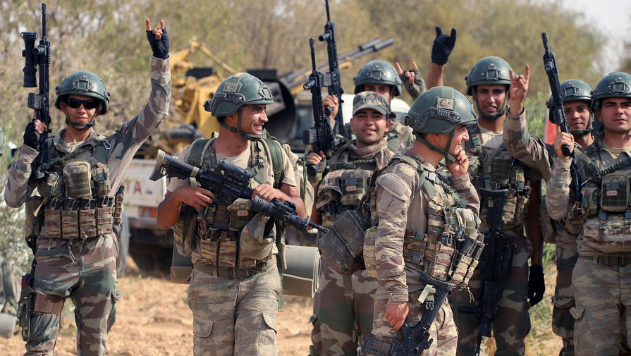 Турецкие военнослужащие в сирийском Манбидже, 14 октября 2019 года