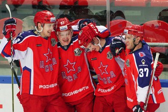 Игроки ЦСКА Максим Шалунов, Кирилл Капризов, Сергей Шумаков, Мэт Робинсон (слева направо)