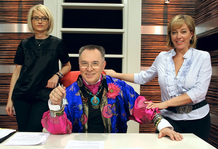 Главный редактор журнала «Officiel» Эвелина Хромченко, модельер Слава Зайцев и телеведущая Арина Шарапова на съемках программы «Модный приговор» на Первом канале, 2007 год