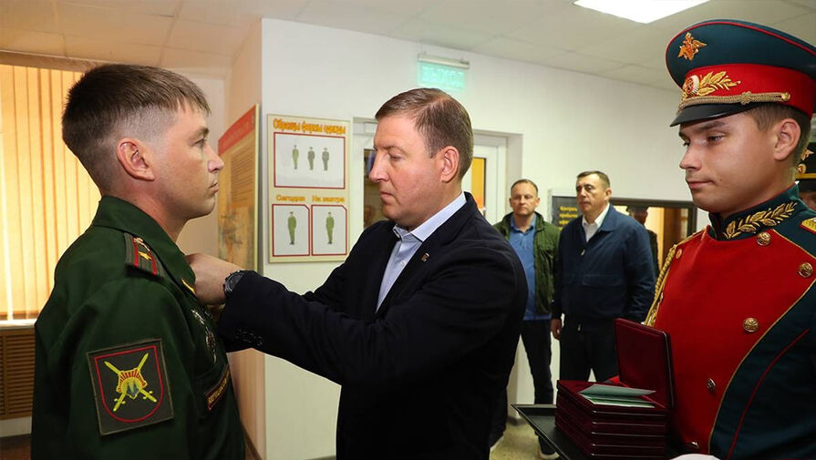 Андрей Турчак вручил награды военнослужащим 39-й мотострелковой бригады в Южно-Сахалинске