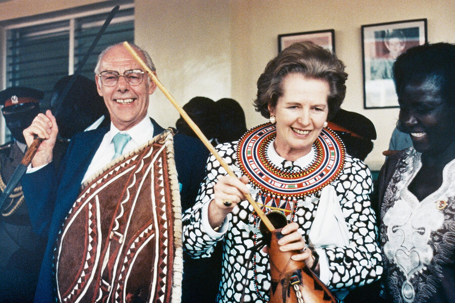 Еще до&nbsp;взлета своей политической карьеры Тэтчер вышла за&nbsp;бизнесмена Дэниса. Впоследствии супруги много времени проводили по&nbsp;отдельности, что полностью устраивало политика, сосредоточенного на&nbsp;управлении страной.<br>
На&nbsp;фото: Маргарет Тэтчер с&nbsp;мужем Дэнисом в&nbsp;Кении, 1988&nbsp;год 