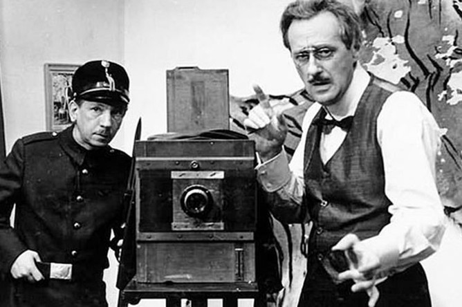 Кадр из фильма «Ленин в Польше» (1965). Режиссер Сергей Юткевич. Приз за лучшую режиссуру на 19-м Каннском кинофестивале (1966)