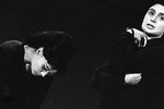 Вениамин Смехов и Зинаида Славина в сцене из спектакля «Париж без рифм» в постановке Московского театра драмы и комедии, 1965 год
