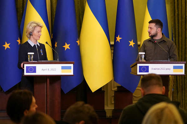 Председатель Европейской комиссии Урсула фон дер Ляйен и президент Украины Владимир Зеленский, 8 апреля 2022 года