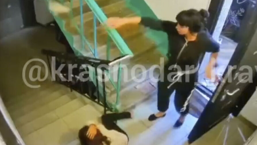 В Курганинске мать избила дочь и вышвырнула ее в подъезд