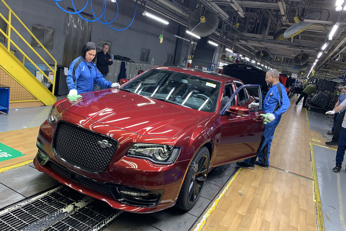 Седан Chrysler 300C сняли с производства - Газета.Ru | Новости