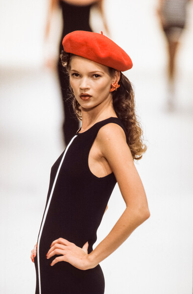 Кейт Мосс на&nbsp;показе Yves Saint-Laurent в&nbsp;Париже, 1993&nbsp;год