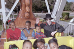 Майкл Джексон с детьми на своем ранчо Неверленд в Калифорнии, 1994 год