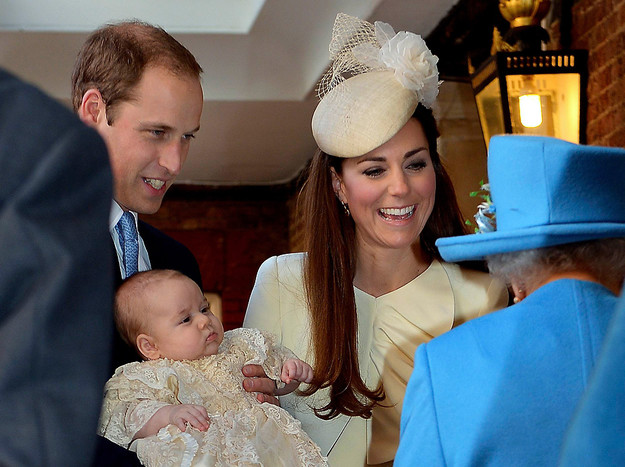Принц Уильям и Кейт Миддлтон с&nbsp;сыном перед&nbsp;началом церемонии крещения, 2013&nbsp;год 