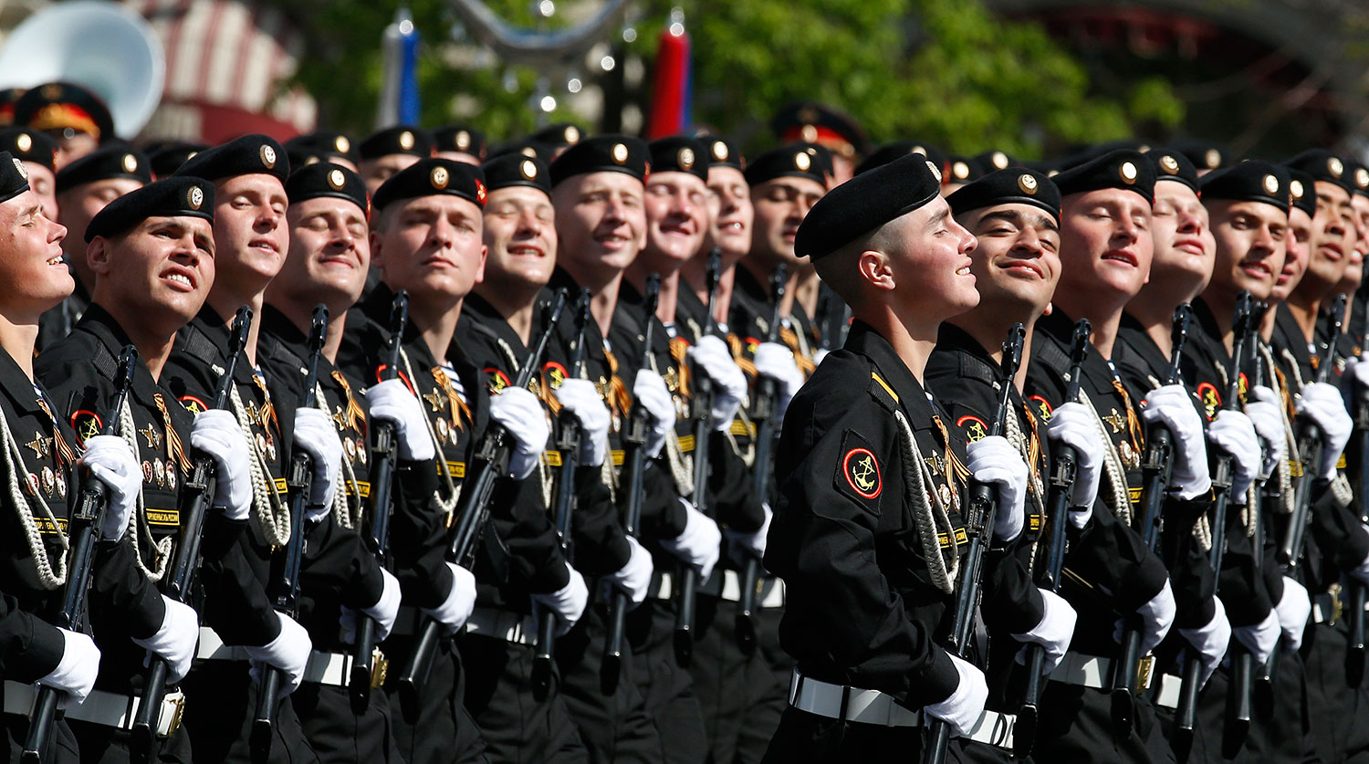 Военнослужащие во время генеральной репетиции парада Победы на Красной площади, посвященного 71-й годовщине Победы в Великой Отечественной войне