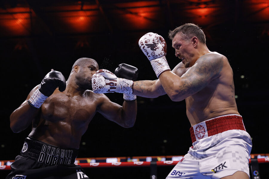 Исторический бой: Усик дважды уронил Дюбуа и объединил все пояса