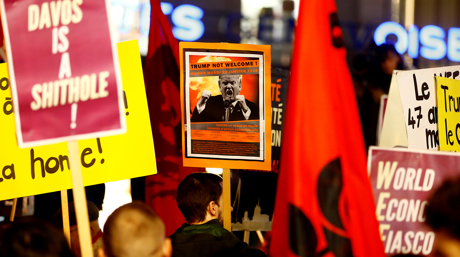 Акция протеста против визита президента США Дональда Трампа в Швейцарию в Женеве, 23 января 2018 года