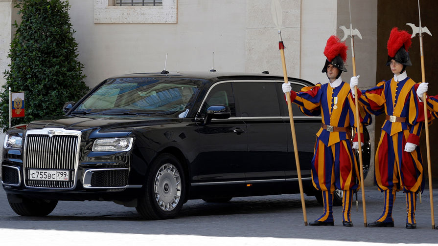 Лимузин с&nbsp;президентом России Владимиром Путиным во время визита в&nbsp;Ватикан, 4 июля 2019 года