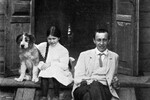 Сергей Рахманинов с дочерью Ириной и собакой в Ивановке, 1913 год