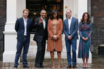Принц Гарри, президент США Барак Обама с супругой Мишель Обамой, герцог и герцогиня Кембриджские, принц Уильям и Кейт Миддлтон (слева направо)