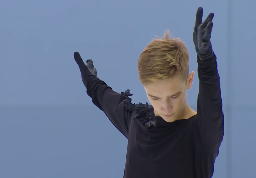 Фигурист Плющенко упал и повредил руку, ученик Тутберидзе зажег с&nbsp;двумя квадами