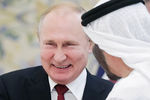 Президент России Владимир Путин и наследный принц Абу-Даби, заместитель верховного главнокомандующего вооружёнными силами Объединённых Арабских Эмиратов Мухаммед во время встречи, 15 октября 2019 года