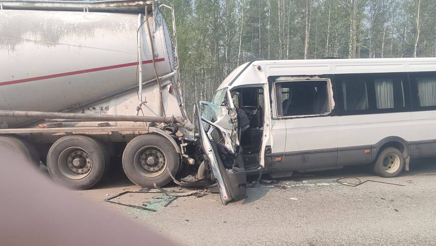 В массовом ДТП в Свердловской области погиб один и пострадали 9 человек