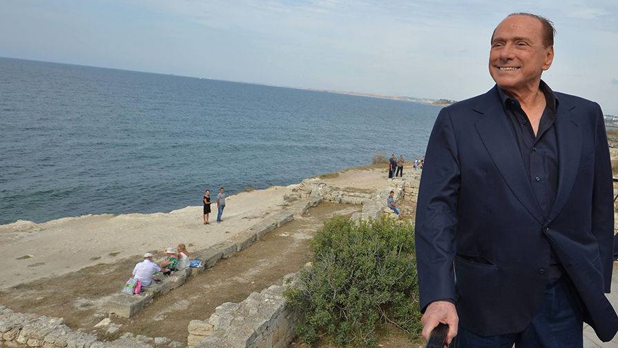 Сильвио Берлускони на фоне Черного моря, 2015 год
