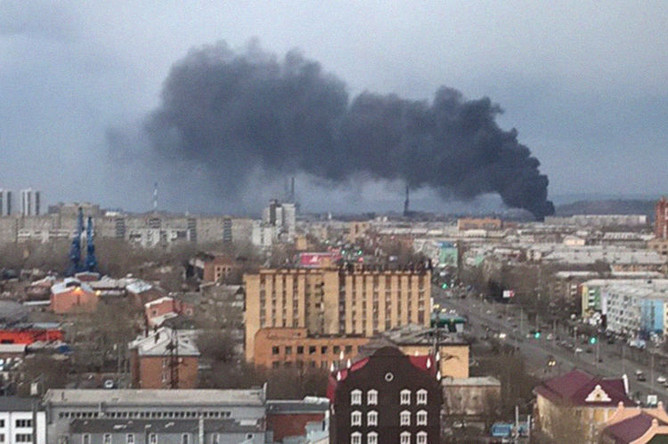 Во время пожара на заводе Красмаш в Красноярске, 26 апреля 2019 года