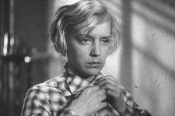 Марина Ладынина в фильме «Любимая девушка» (1940) Ивана Пырьева
