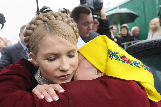 Юлия Тимошенко на митинге оппозиции у Верховной рады в Киеве. 2010 год