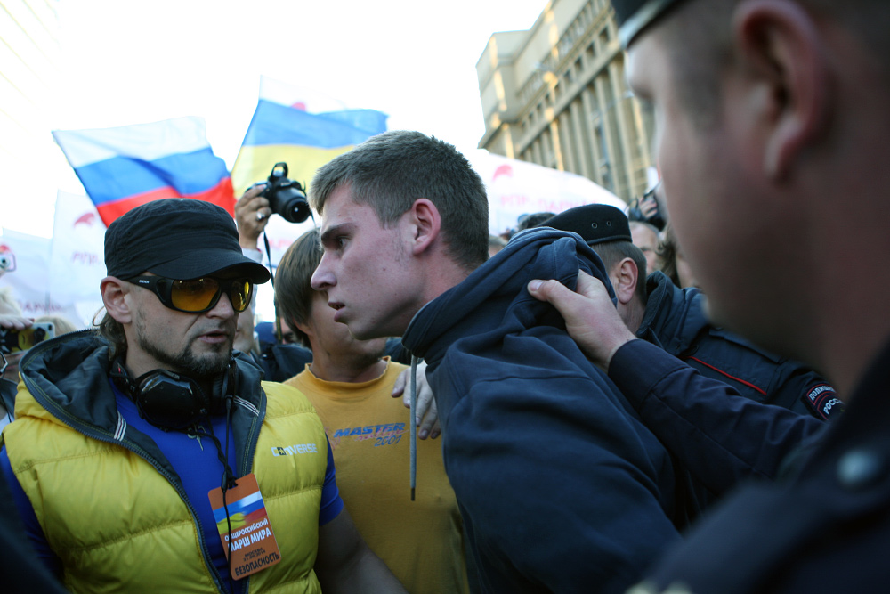 Участники акции оппозиции «Марш мира» в Москве