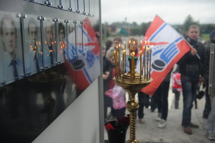 Открытие мемориала «Хоккейное братство» в память о погибших игроках ХК «Локомотив» в Ярославле