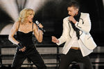 Мадонна и Тимберлейк во время выступления в нью-йоркском Roseland Ballroom в 2008 году