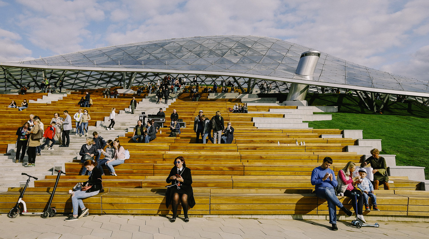 Stadia отзывы. Парк Зарядье. Парк Зарядье амфитеатр. Пабло Харимбат Зарядье. Зал Зарядье фото.